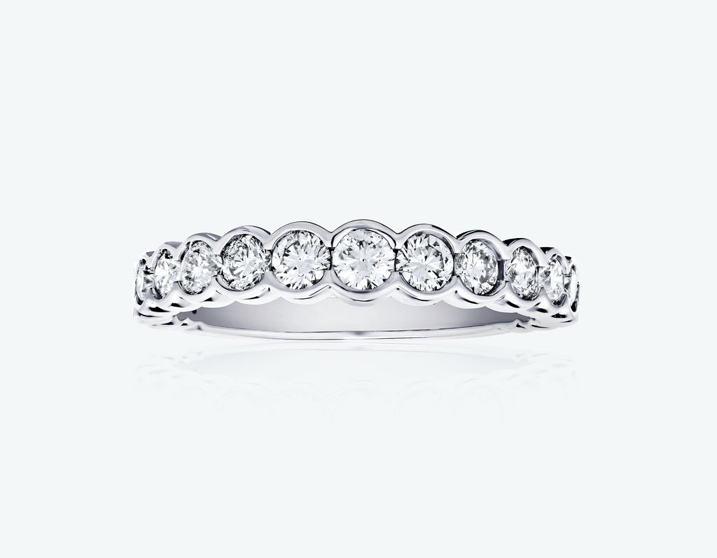 Round Gradient Diamond Wedding Band